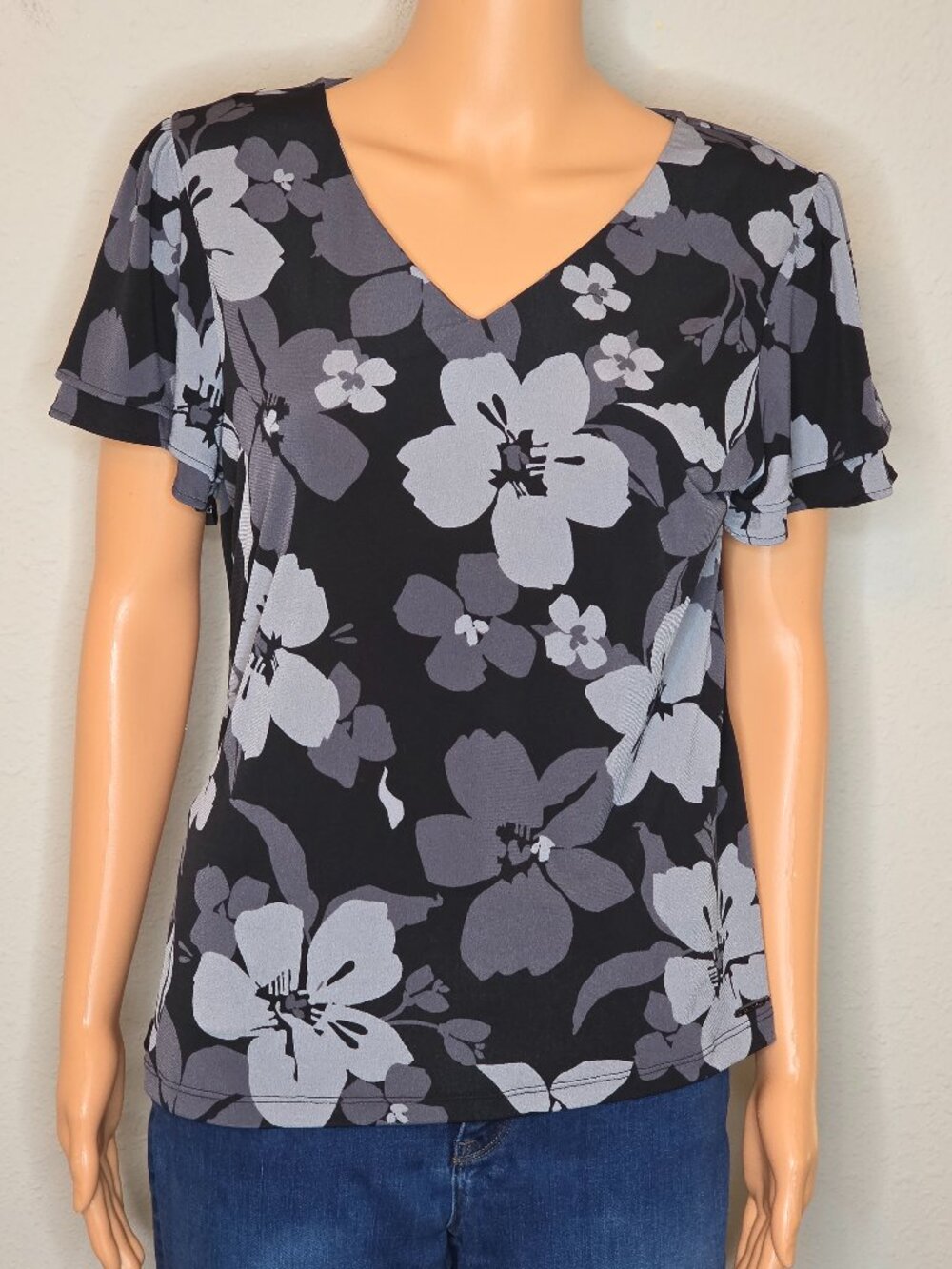 Calvin Klein Women's Short Sleeve, V Neck, Pullover Blouse, Size Medium